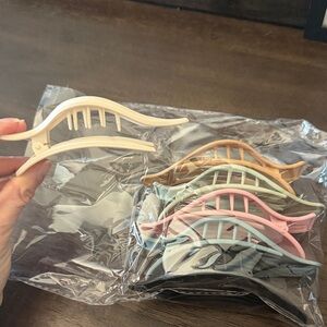 Set of 6 Hair Claw Clips in Assorted Colors